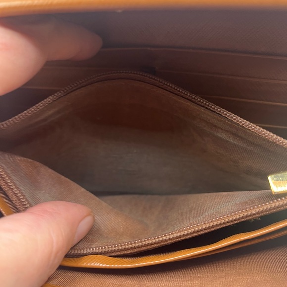 SALVATORE FERRAGAMO Beautiful Large compact Beige wallet/Italy - Picture 7 of 7